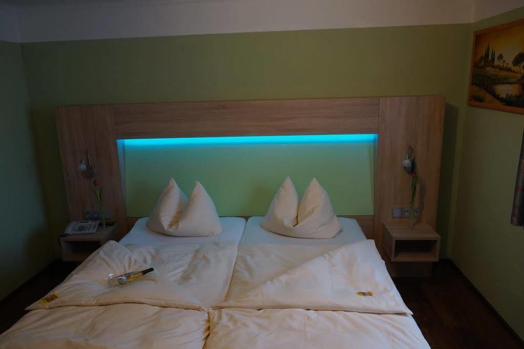 Hotel Garni Kleindienst Ursensollen Экстерьер фото