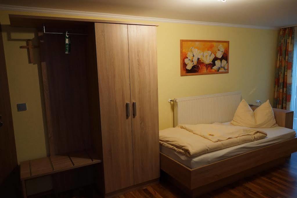 Hotel Garni Kleindienst Ursensollen Экстерьер фото